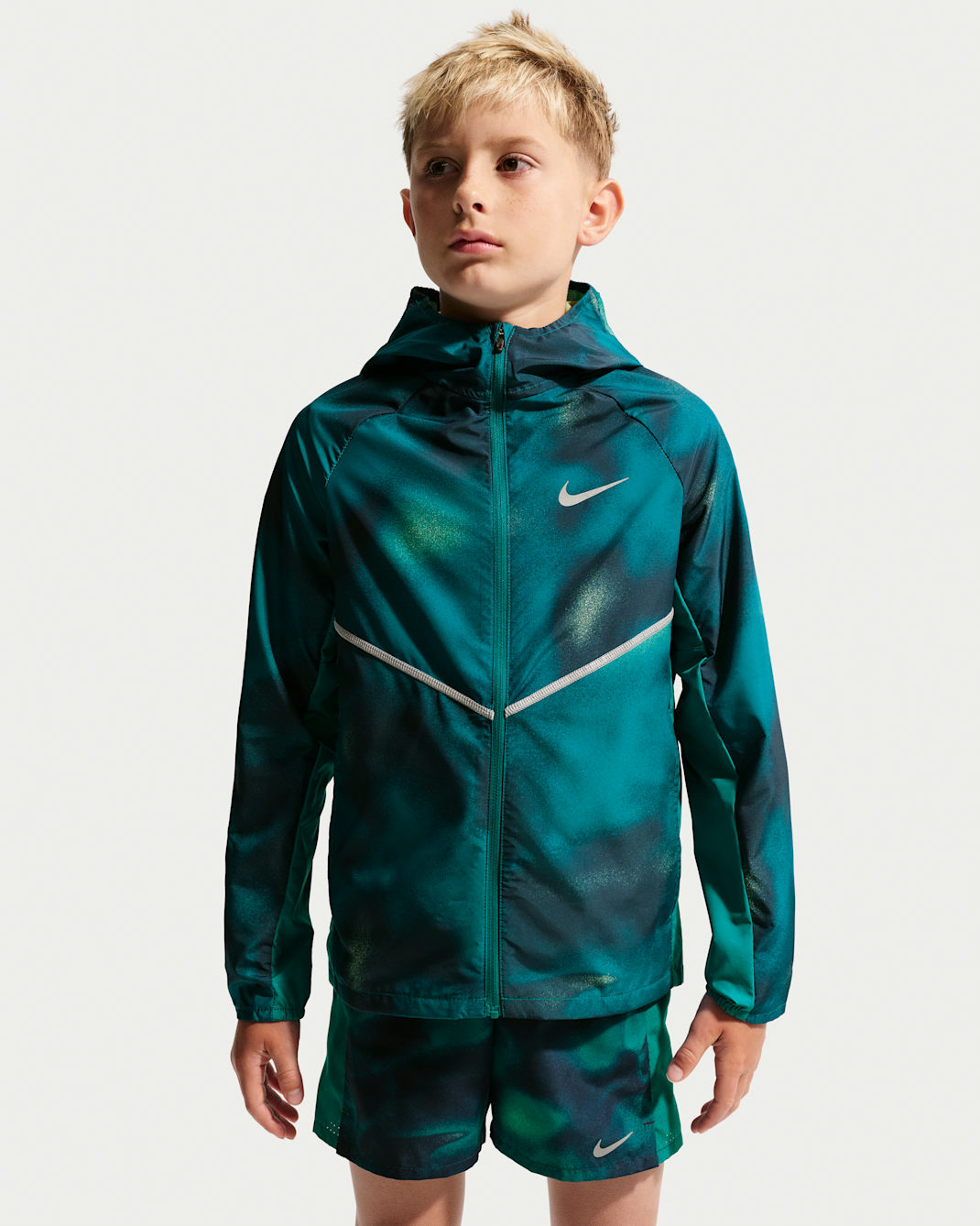 Nike Miler Older Kids' UV + Repel Jacket - Blue Eclipse/Bright Spruce