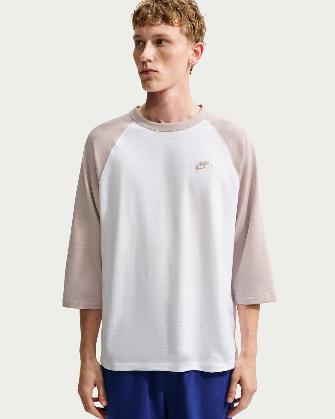 Nike Sportswear Club Men's 3/4-Sleeve Raglan Top - Moon Particle/White/Moon Particle