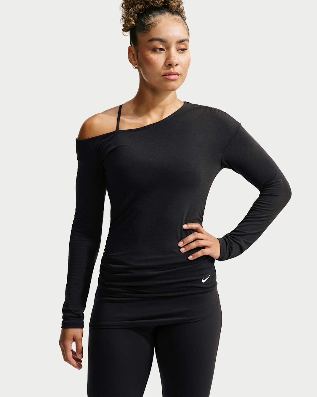 Nike One Relaxed Women's Dri-FIT Long-Sleeve Top - Black/White