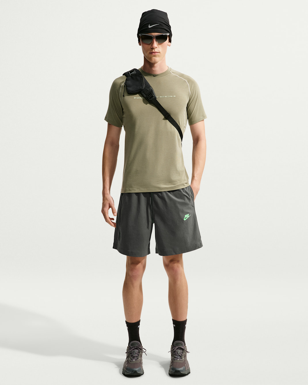 Nike Tech Men's Woven Shorts - Newsprint/Illusion Green