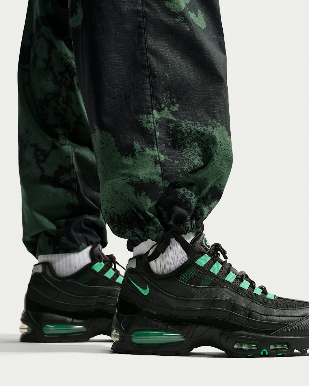 Nike Air Men's Woven All-Over Print Cargo Pants