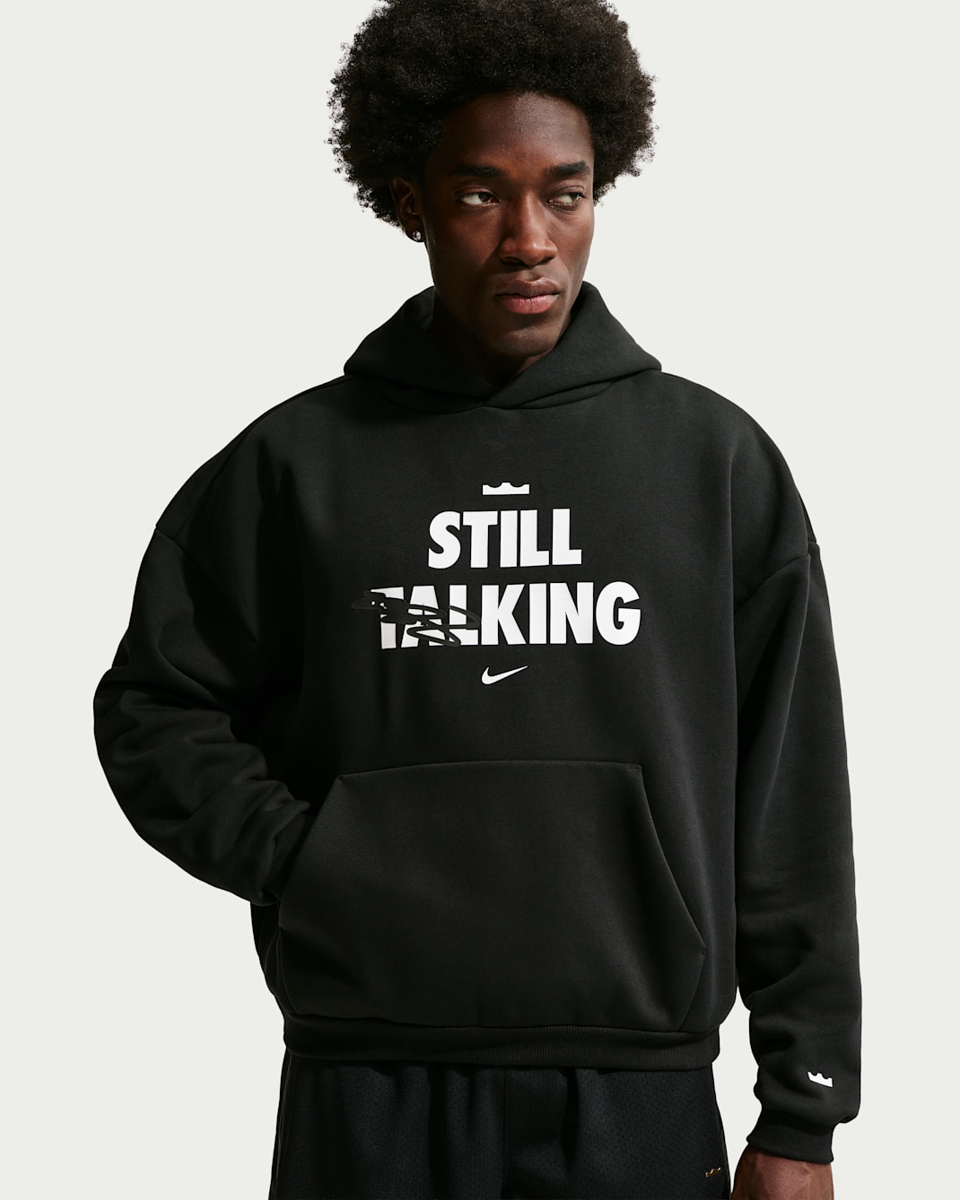 LeBron "Shut Up and Dribble" Nike angerauter Basketball-Hoodie mit Therma-FIT-Technologie (Herren) - Schwarz