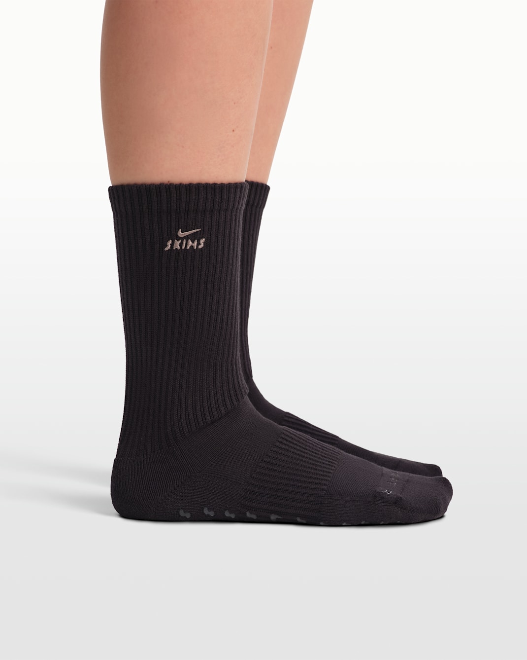 NikeSKIMS Women's Dri-FIT Pilates Grip Crew Socks (1 Pair) - NSKM OBSIDIAN/NSKM ARMOR