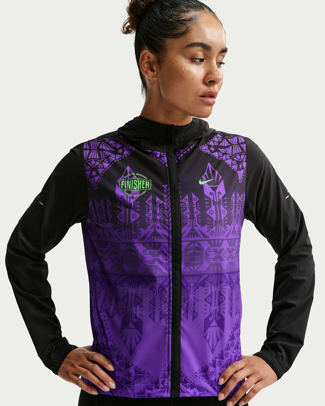 Chamarra de correr Repel plegable para mujer Nike Swift - Uva acción/Negro/Verde strike
