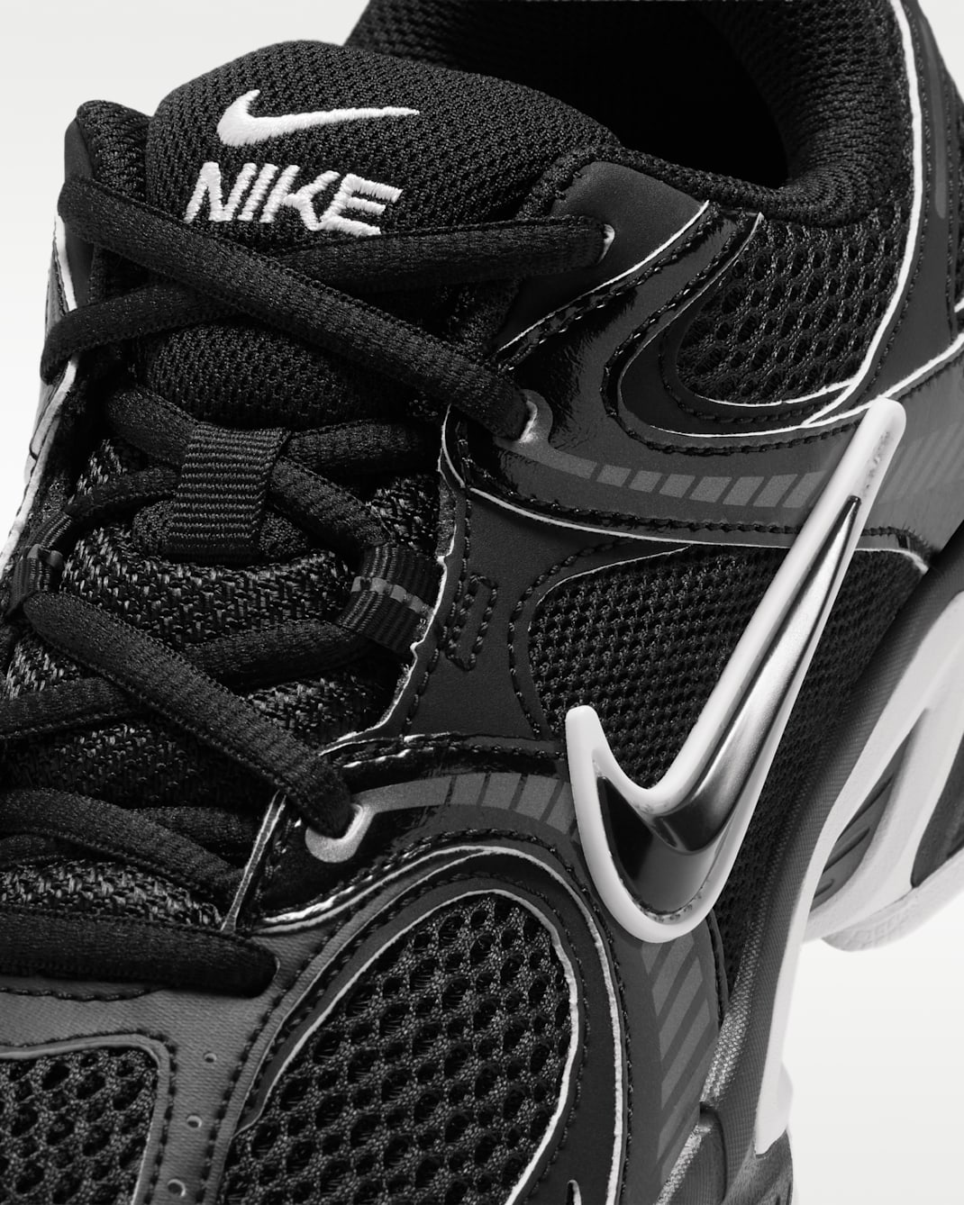 Nike V5 RNR Women's Shoes with Reflective Accents