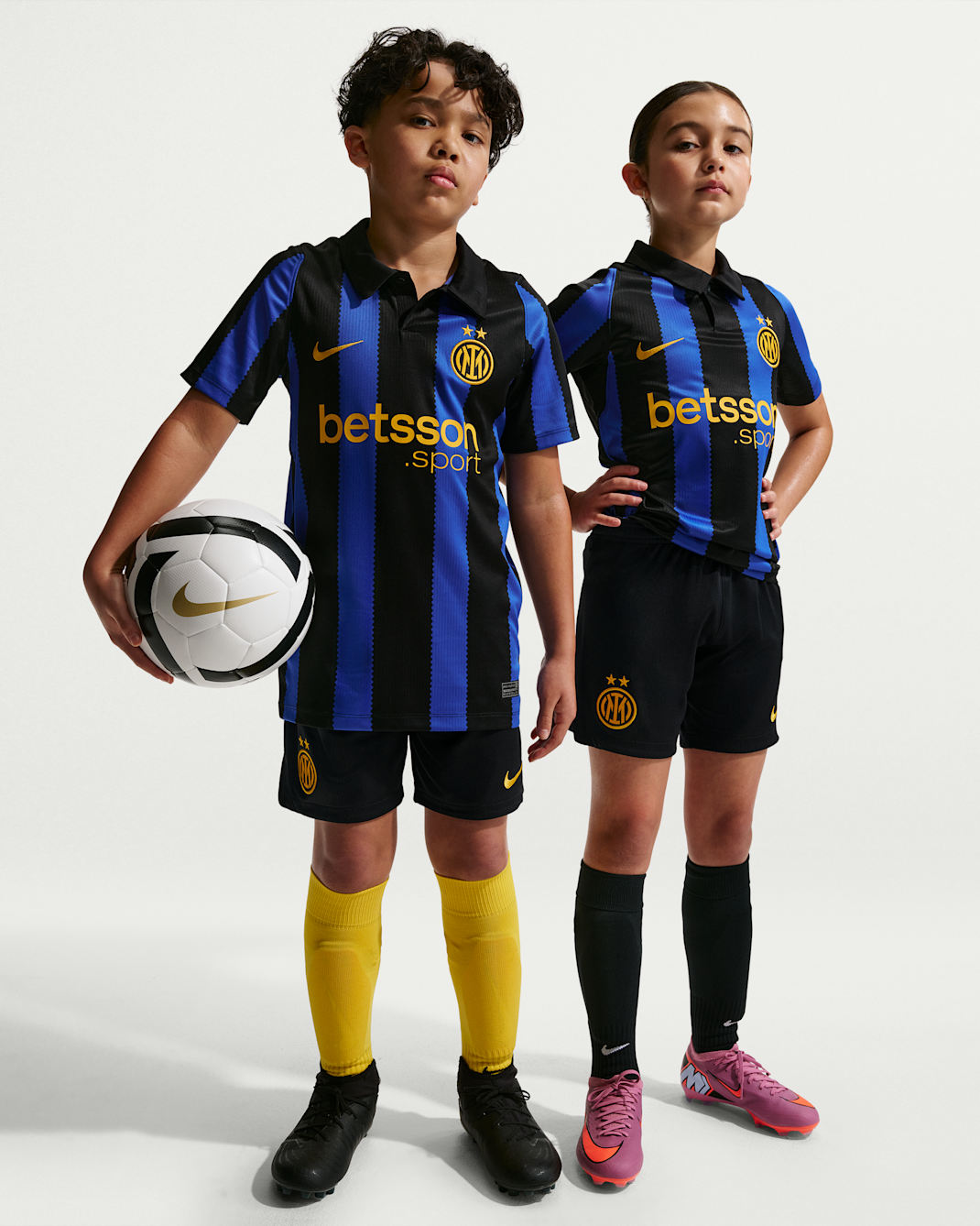 Inter Milan 2026/27 Stadium Home Older Kids' Nike Dri-FIT Football Replica Shorts - Black/University Gold