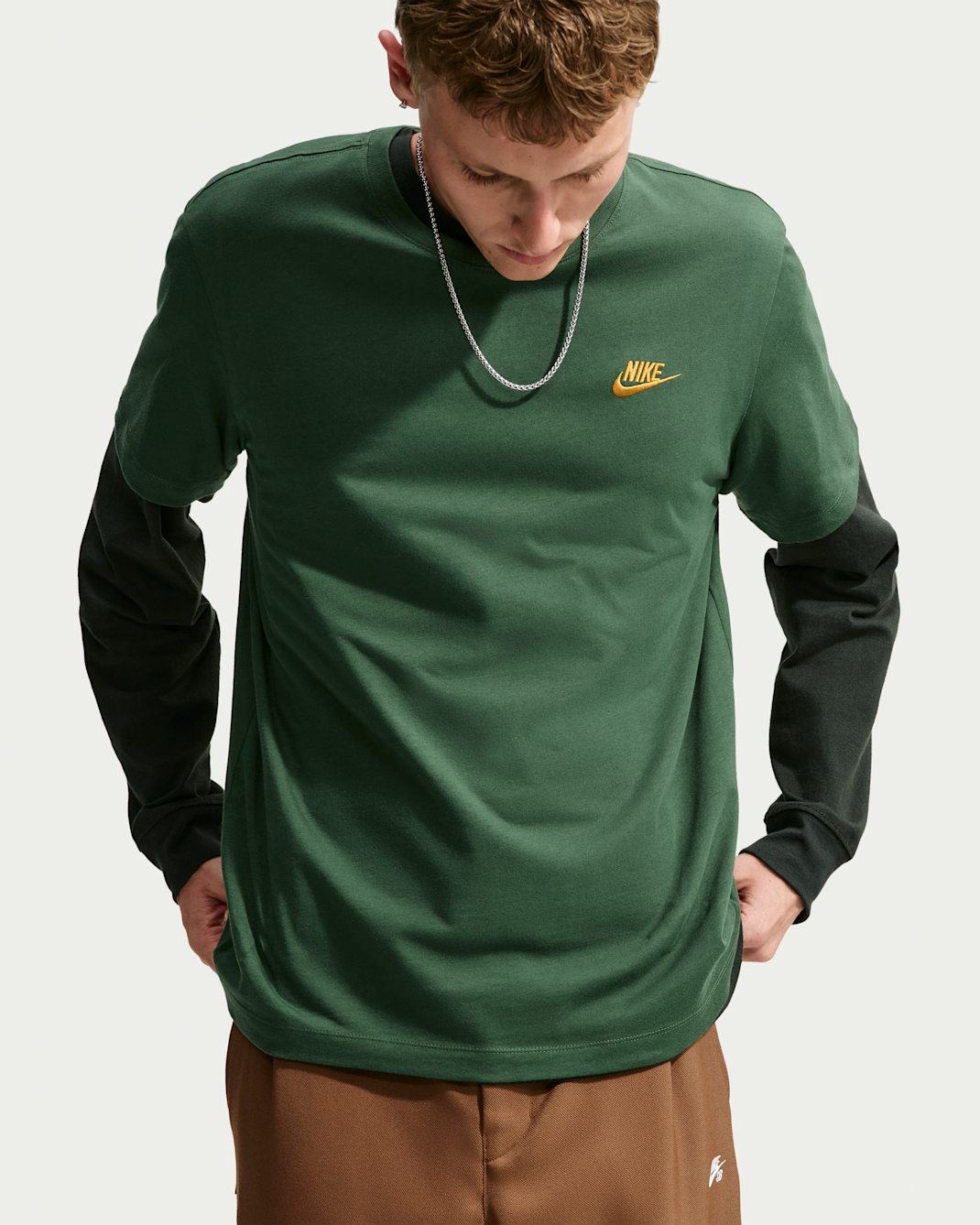 Nike Sportswear Club Men's T-Shirt - Fir/Metallic Gold