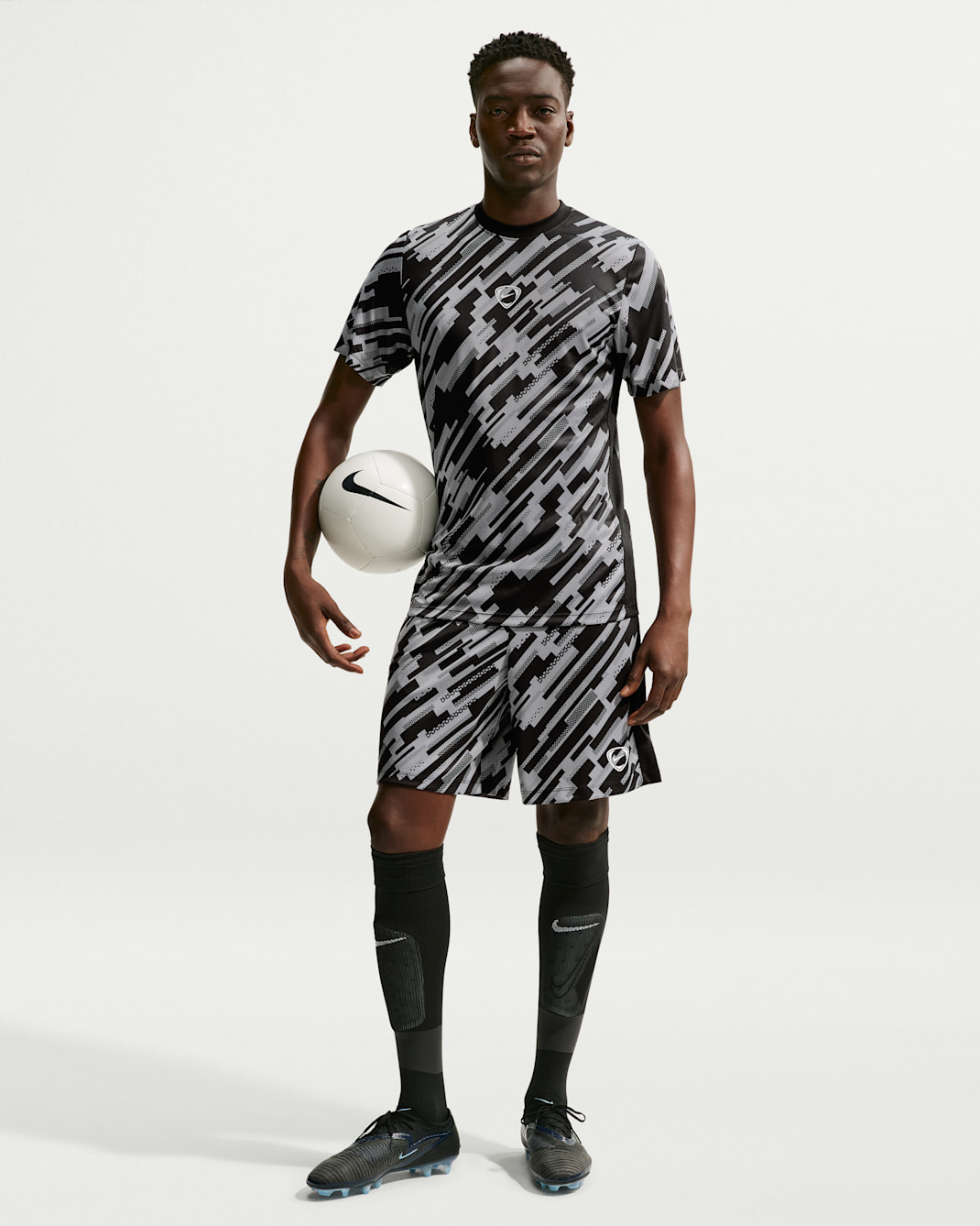 Nike Academy+ Dri-FIT Fußballshorts (Herren) - Schwarz/Cool Grey/Weiß