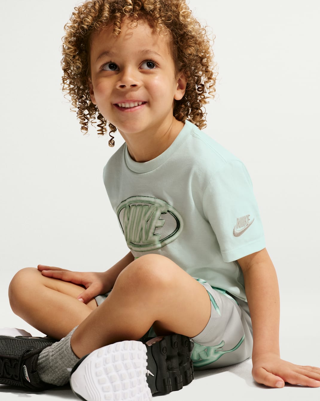 Nike Sportswear Club Toddler 2-Piece Floatie T-Shirt and Shorts Set
