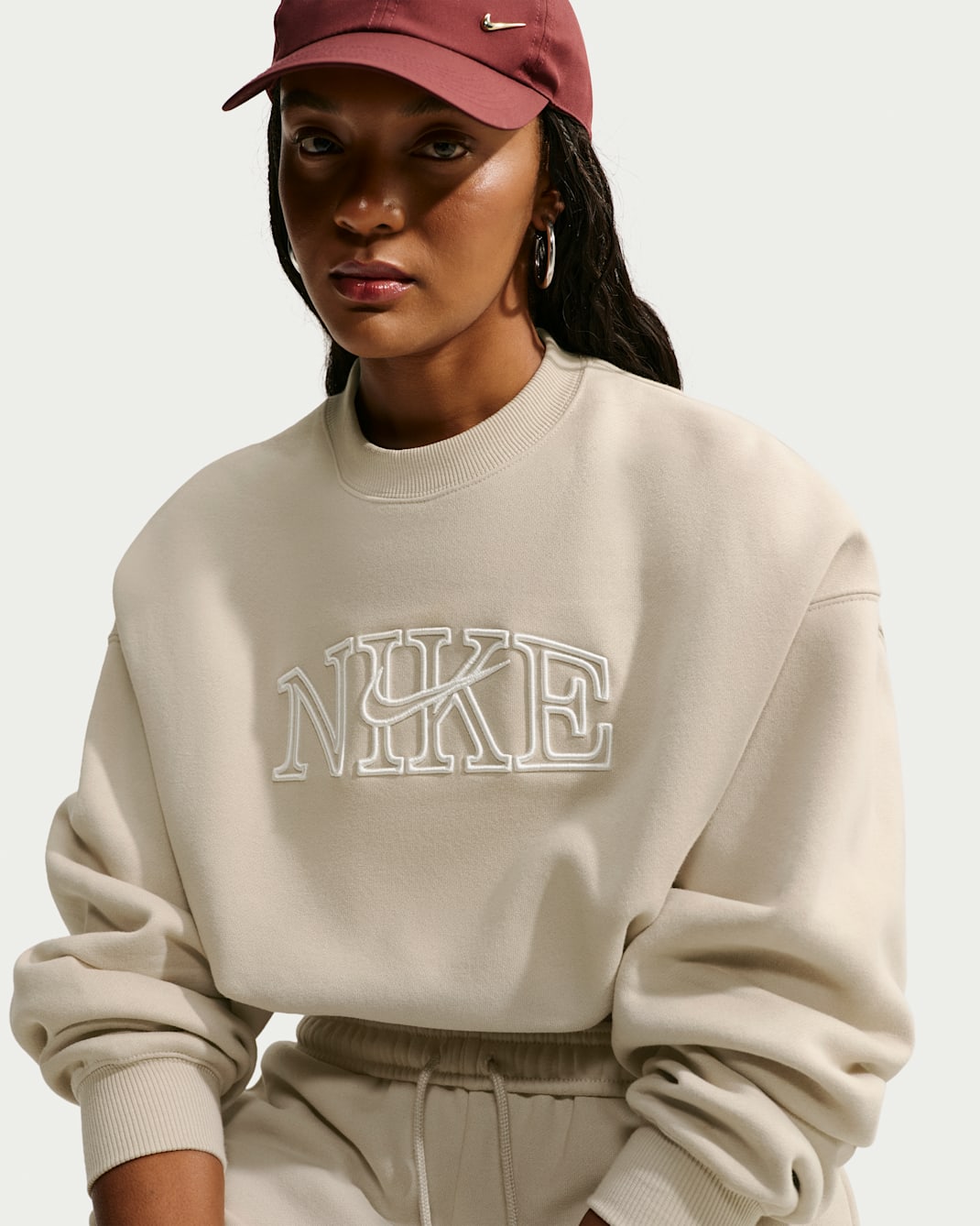 Nike Studio Fleece mellomtykk, ekstra romslig, kort genser med rund hals til dame - Cream II/Sail