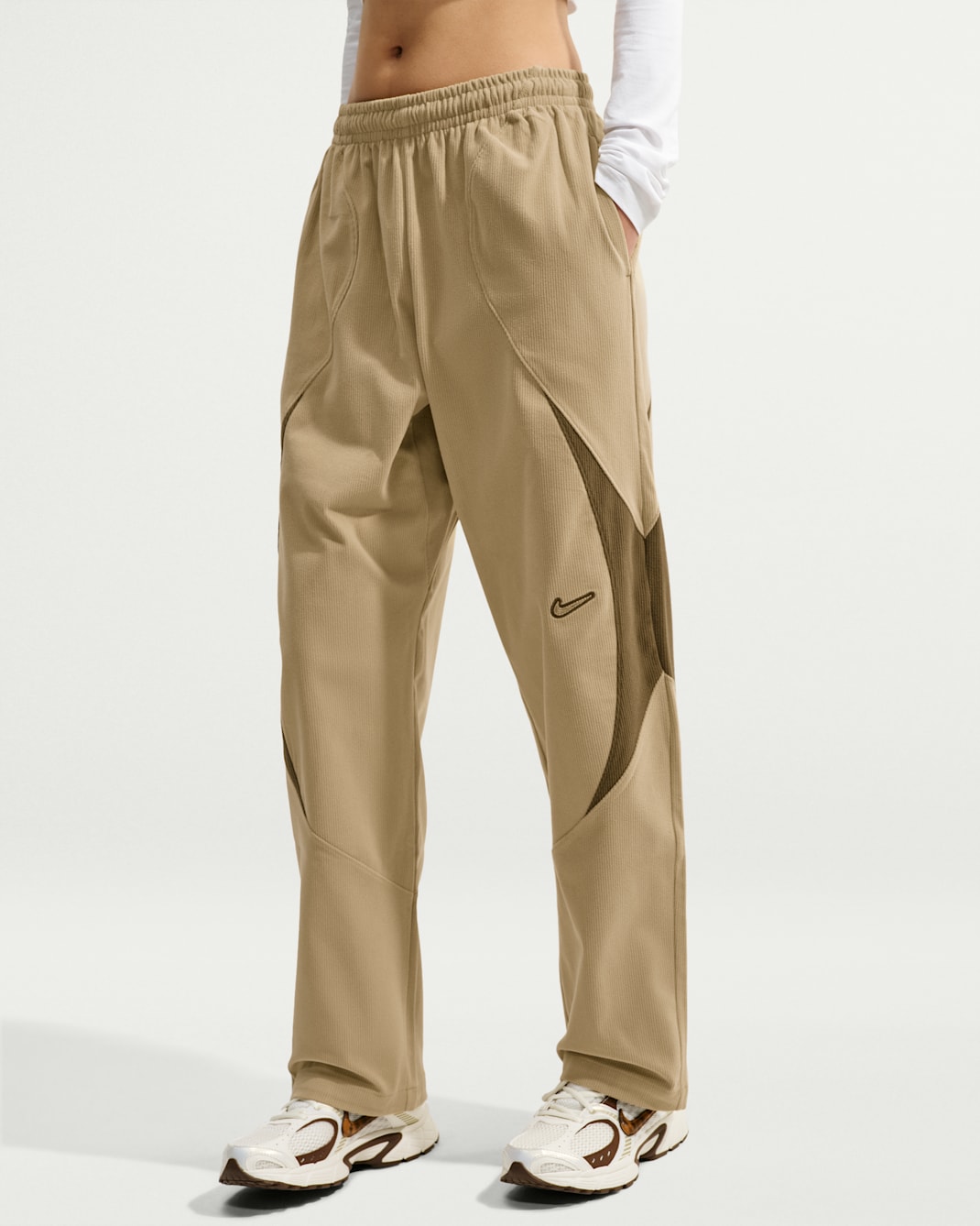 Nike Sportswear Women's Loose Mid-Rise Corduroy Track Pants