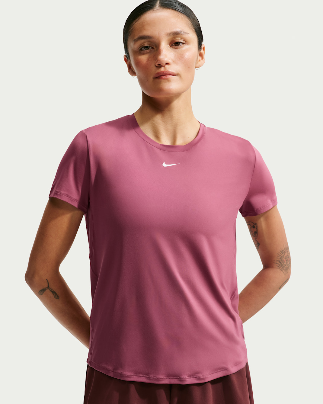 Nike One Classic 女款 Dri-FIT 短袖上衣 - Pink Smoke/白色