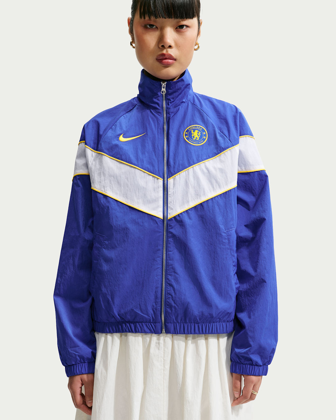 Chelsea FC Windrunner Nike UV Dokuma Kadın Futbol Ceketi - Bright Blue/Beyaz/Midwest Gold/Midwest Gold