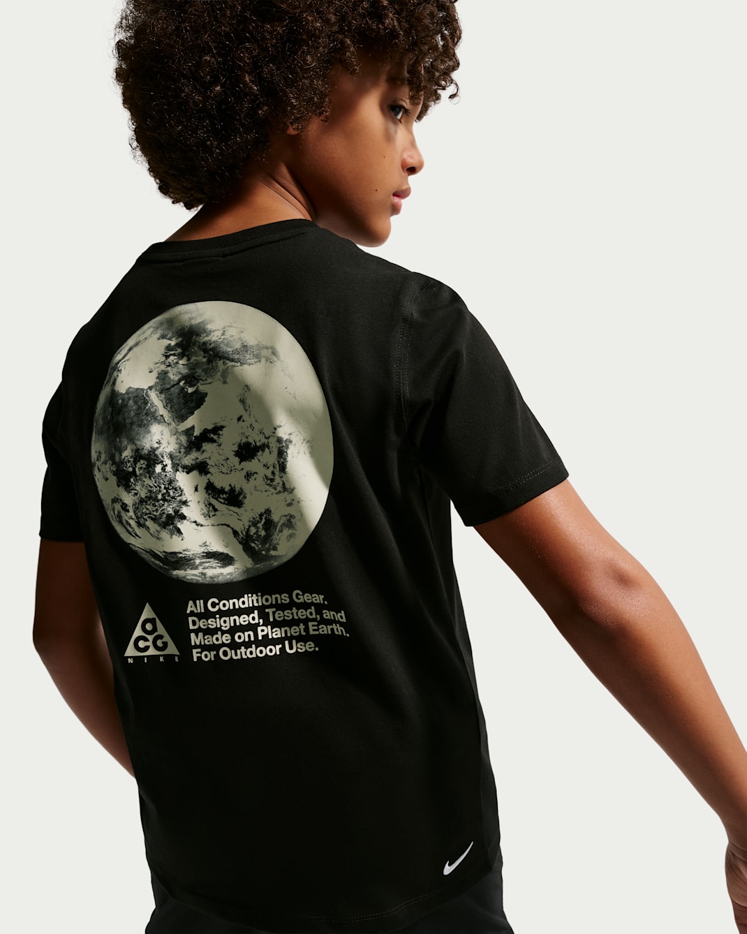 Playera Dri-FIT Planet Earth para niños talla grande Nike ACG - Negro