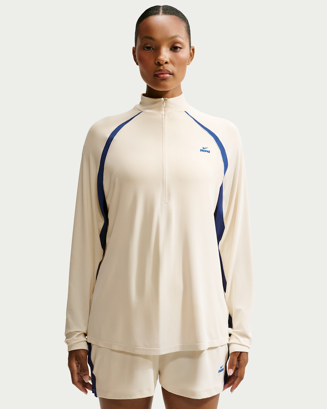 Haut à manches longues et demi-zip NikeSKIMS Stretch Knit pour femme - NSKM Actv Ivory/NSKM Cobalt