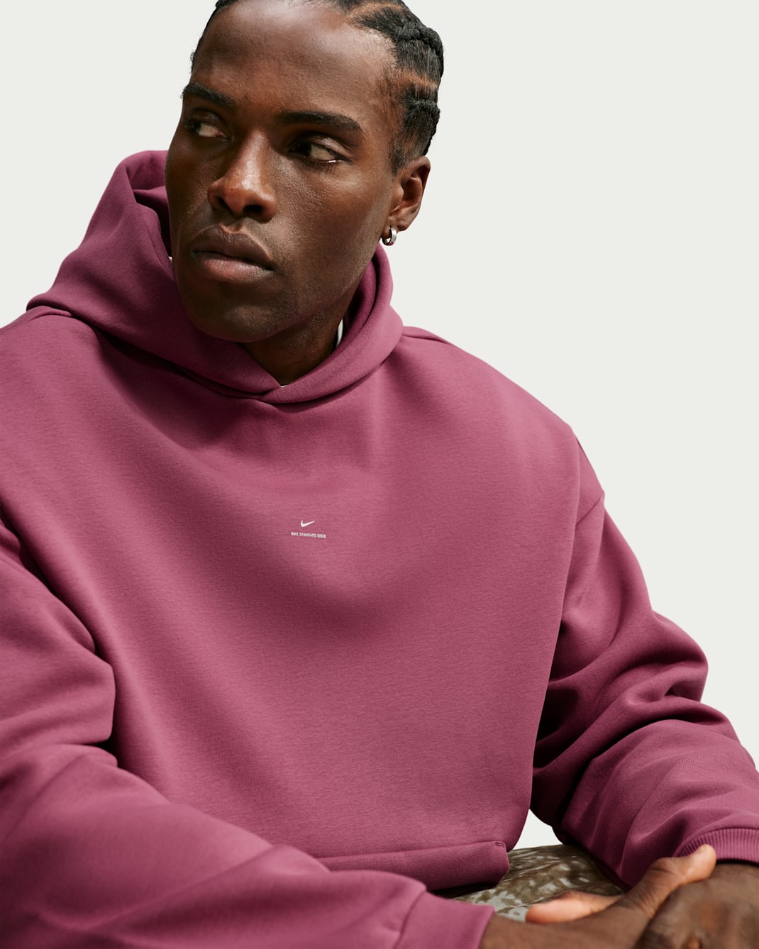 Nike Standard Issue Men's Therma-FIT Brushed Basketball Pullover Hoodie - Pink Smoke/Pale Ivory