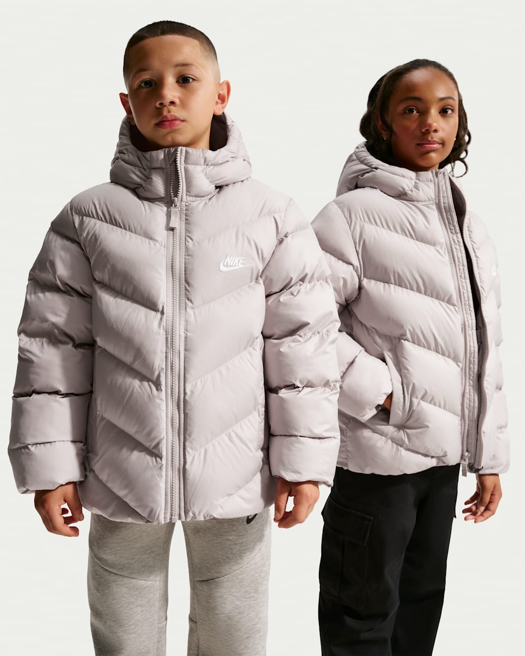 Nike Sportswear All Day Play Chaqueta acolchada de ajuste holgado Therma-FIT - Niño/a - Moon Particle/Blanco