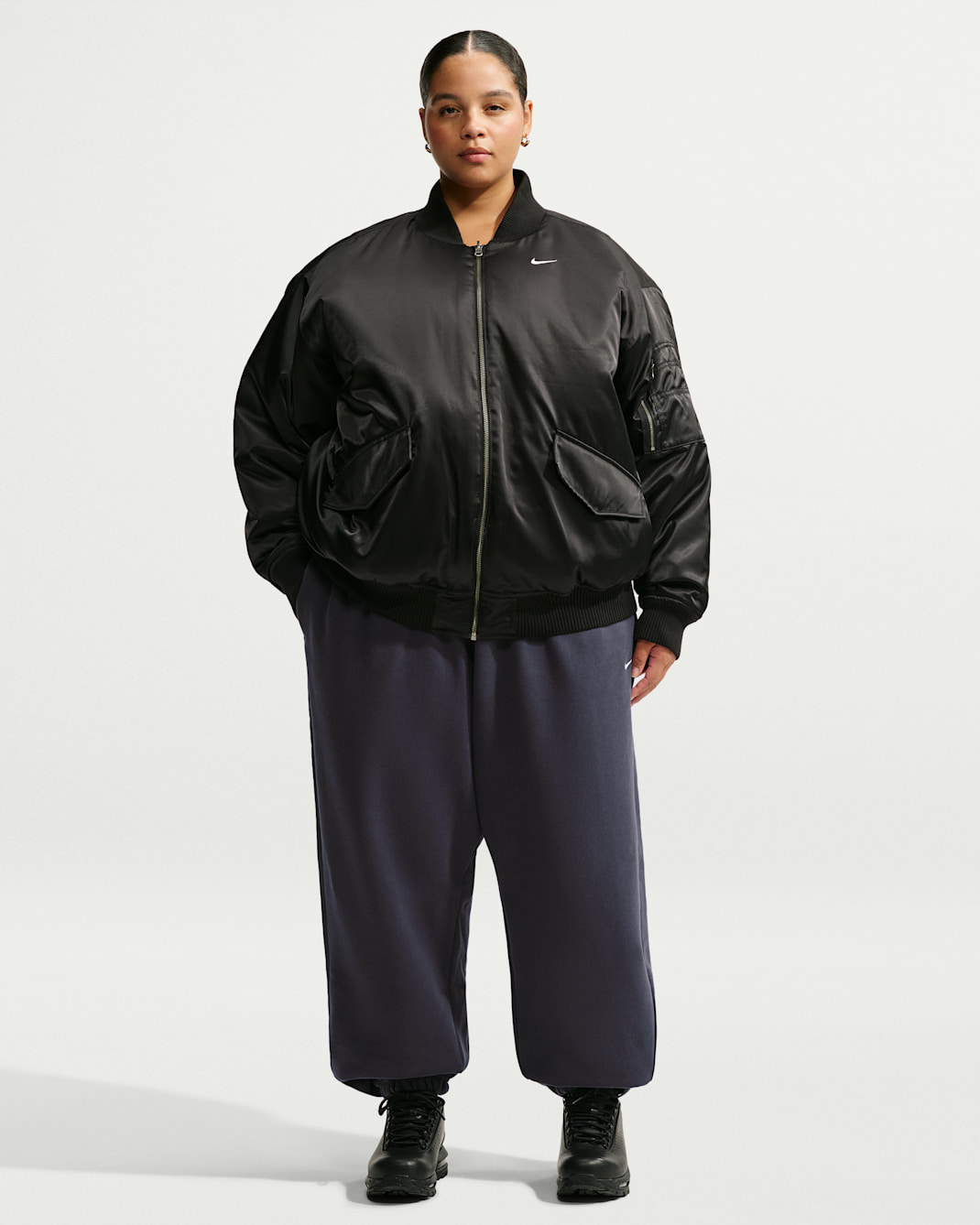 Pants de tiro alto oversized con puño para mujer (talla grande) Nike Studio Fleece Medium Weight - Parrilla/Vela