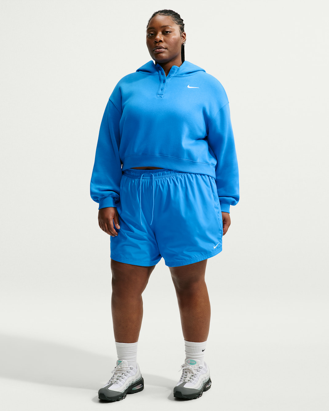 Nike Sportswear Classic Wovens Women's Mid-Rise 5" Shorts (Plus Size) - Light Photo Blue/Sail