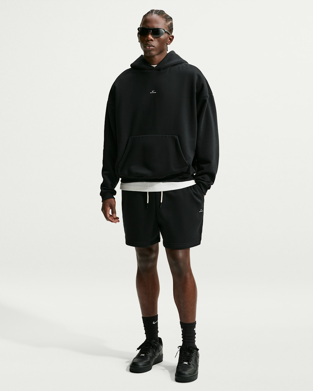 Nike Standard Issue Therma-FIT-basketballshorts i fleece (13 cm) til mænd - sort/Pale Ivory