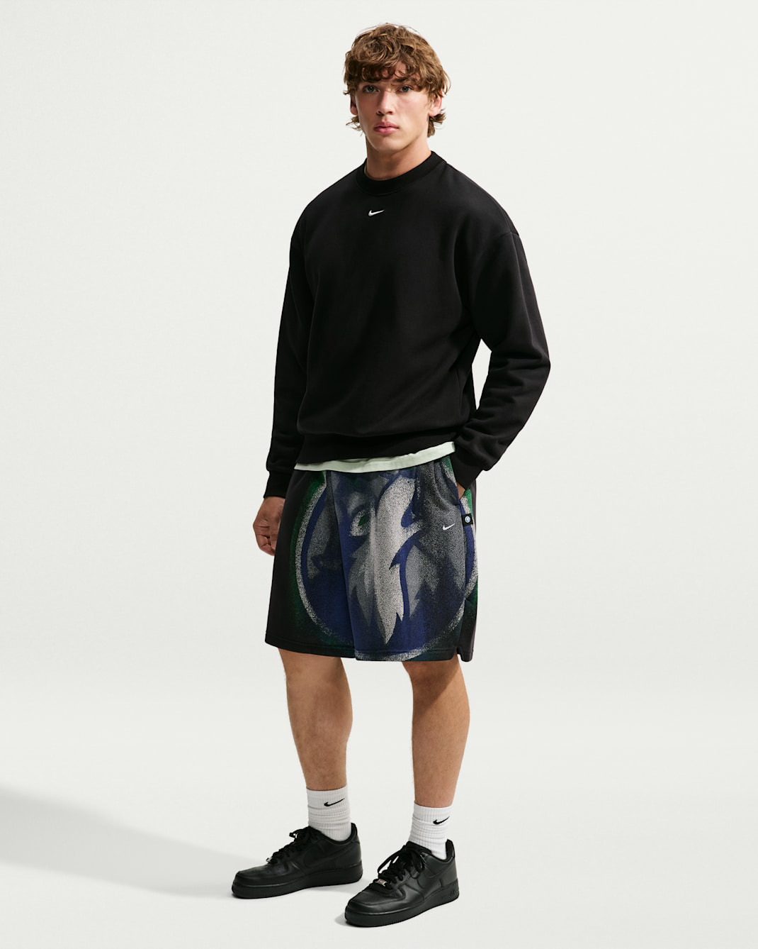 Minnesota Timberwolves Standard Issue Pantalons curts de bàsquet de teixit Fleece Nike - Home - Negre/Blanc