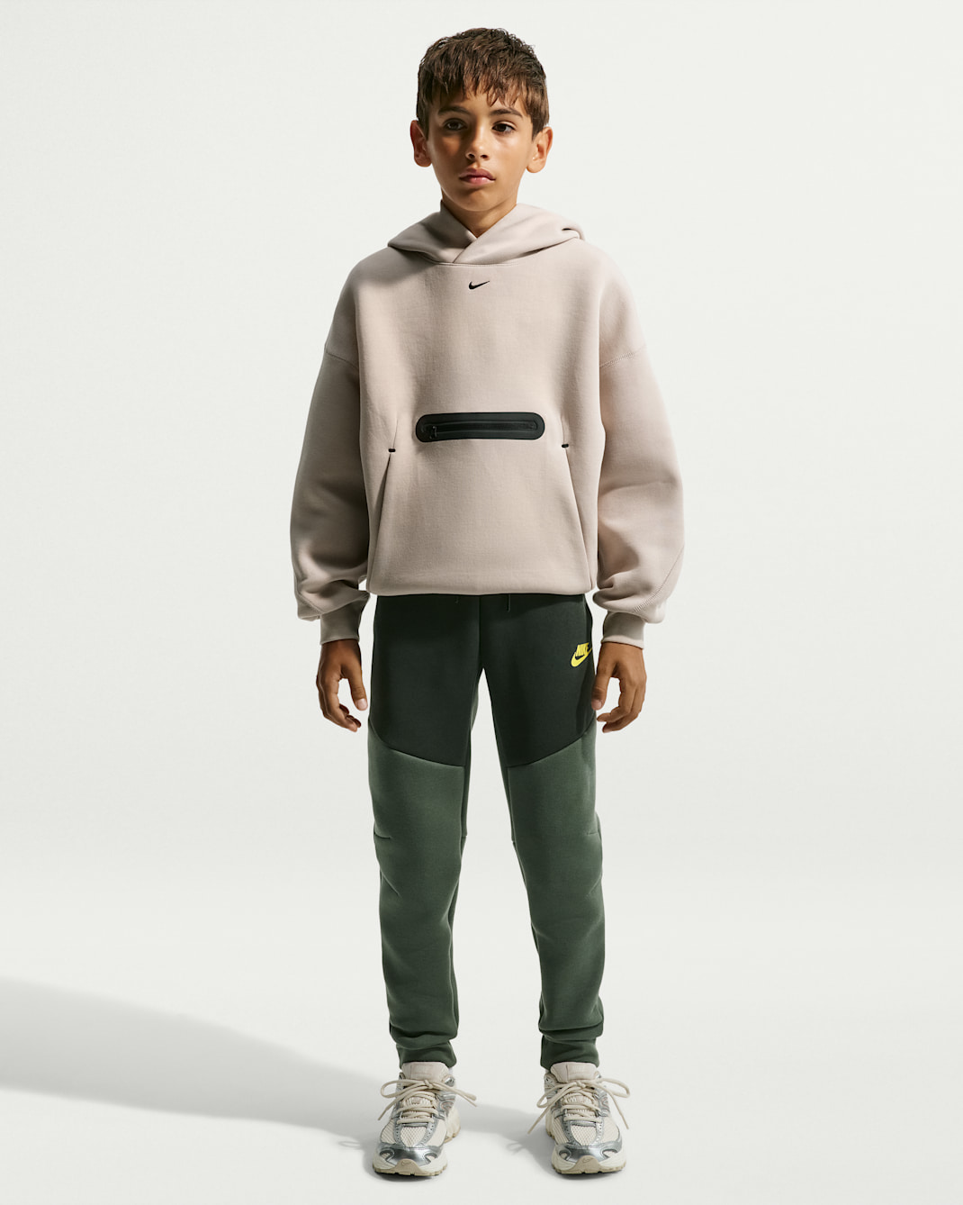 Nike Sportswear Tech Fleece Older Kids' Joggers - Camo Green/Black Spruce/Black/Chrome Yellow