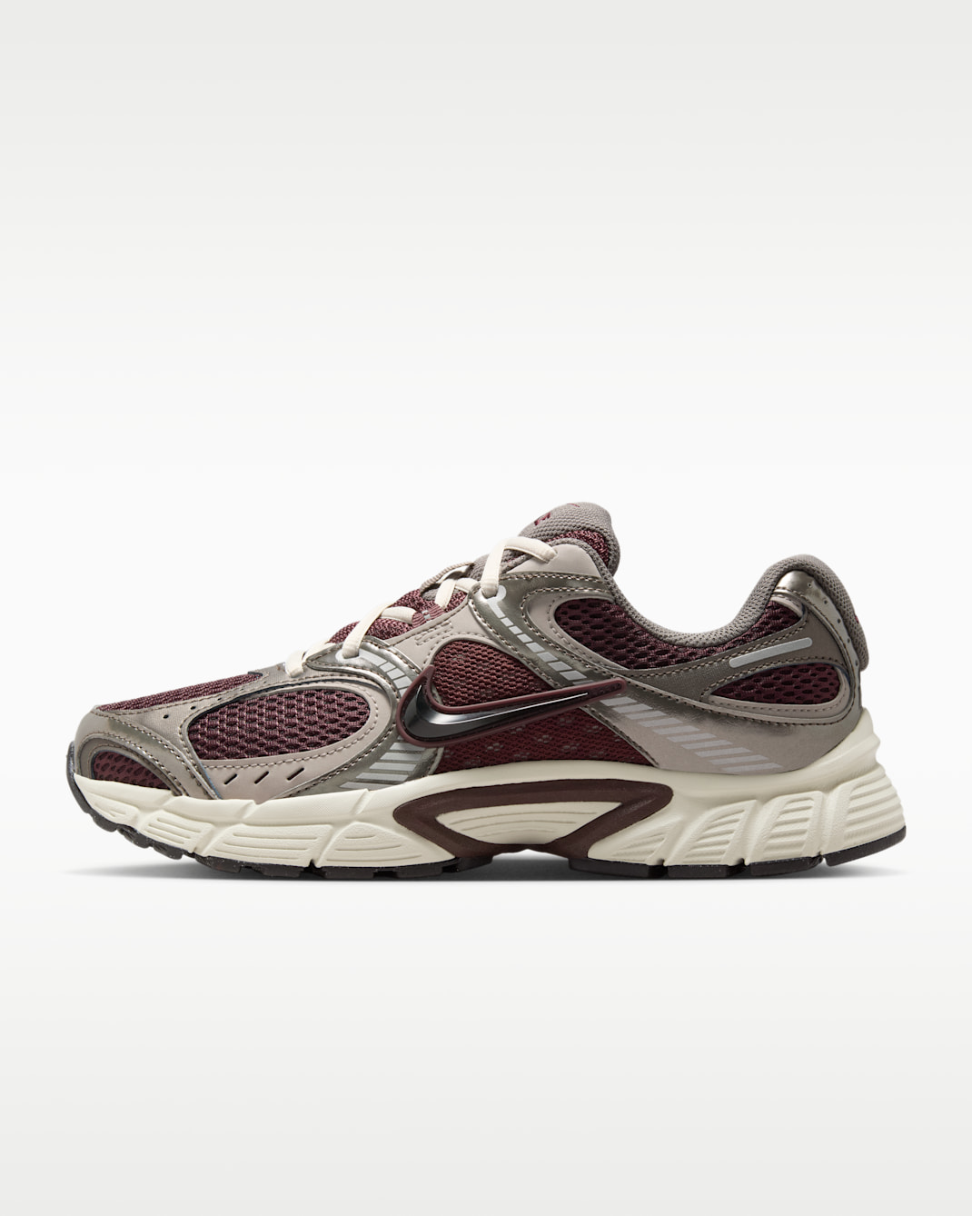 Tenis con detalles reflejantes para mujer Nike V5 RNR - Burdeos enérgico/Gris universitario/Marrón verdoso claro/Negro