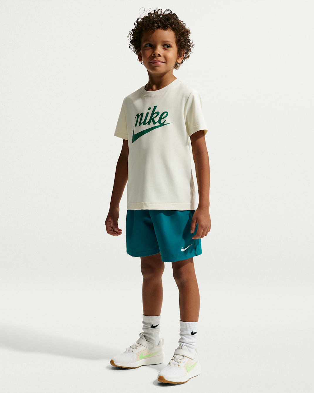 Shorts de tejido Woven Dri-FIT para niños talla pequeña Nike Icon - Abeto brillante