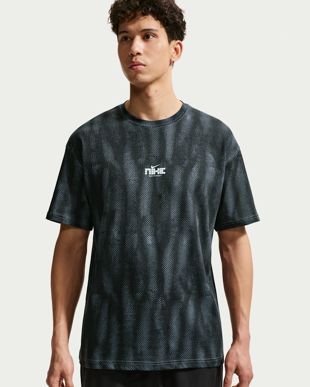 ナイキ スポーツウェア Tシャツ - ニュースレート