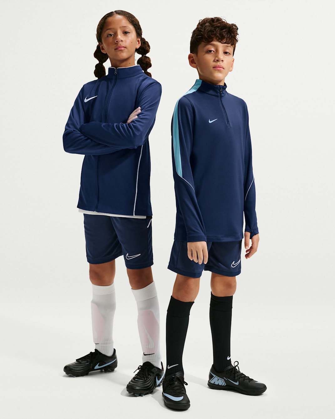 Nike Academy Dri-FIT strikkede fotballshorts til store barn - Midnight Navy/Midnight Navy/Hvit