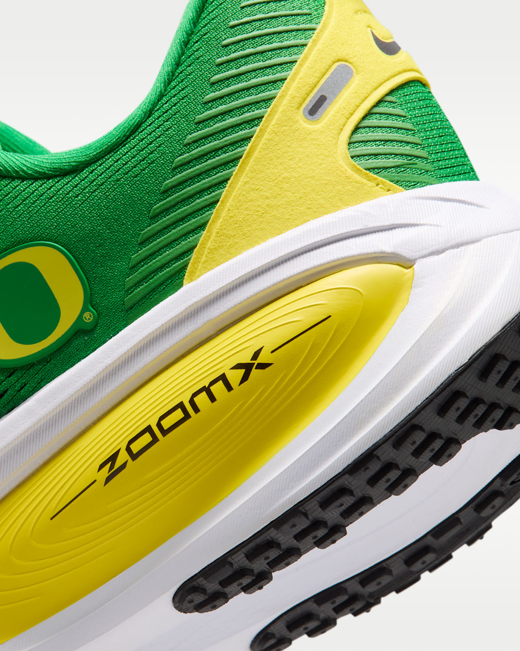 Nike College Vomero 18 (Oregon) Men's Road Running Shoes