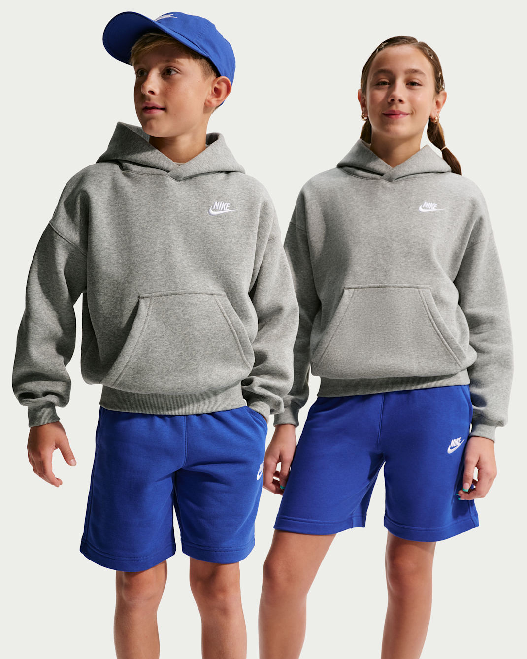 Oversized Nike Sportswear Club Fleece-hættetrøje til større børn - Dark Grey Heather/hvid