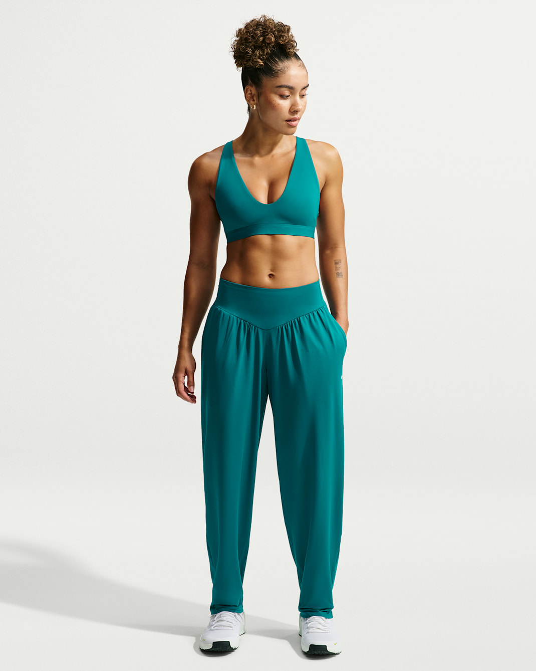 Nike One Relaxed Women's Dri-FIT Pants - Bright Spruce/White