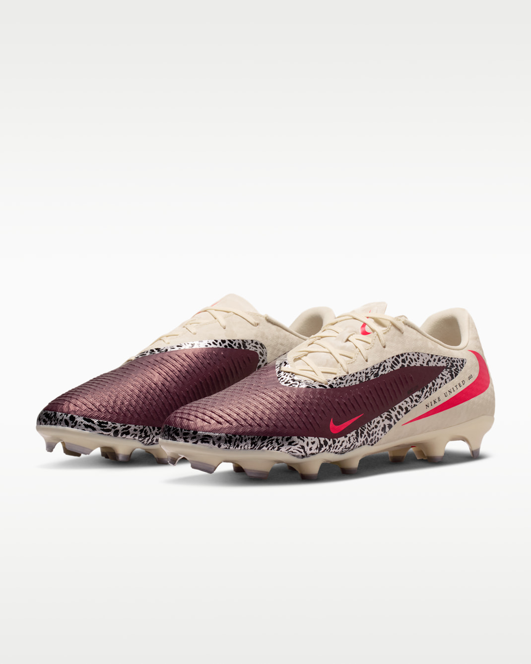 Nike United Phantom 6 Low Academy Multi-Ground Soccer Cleats