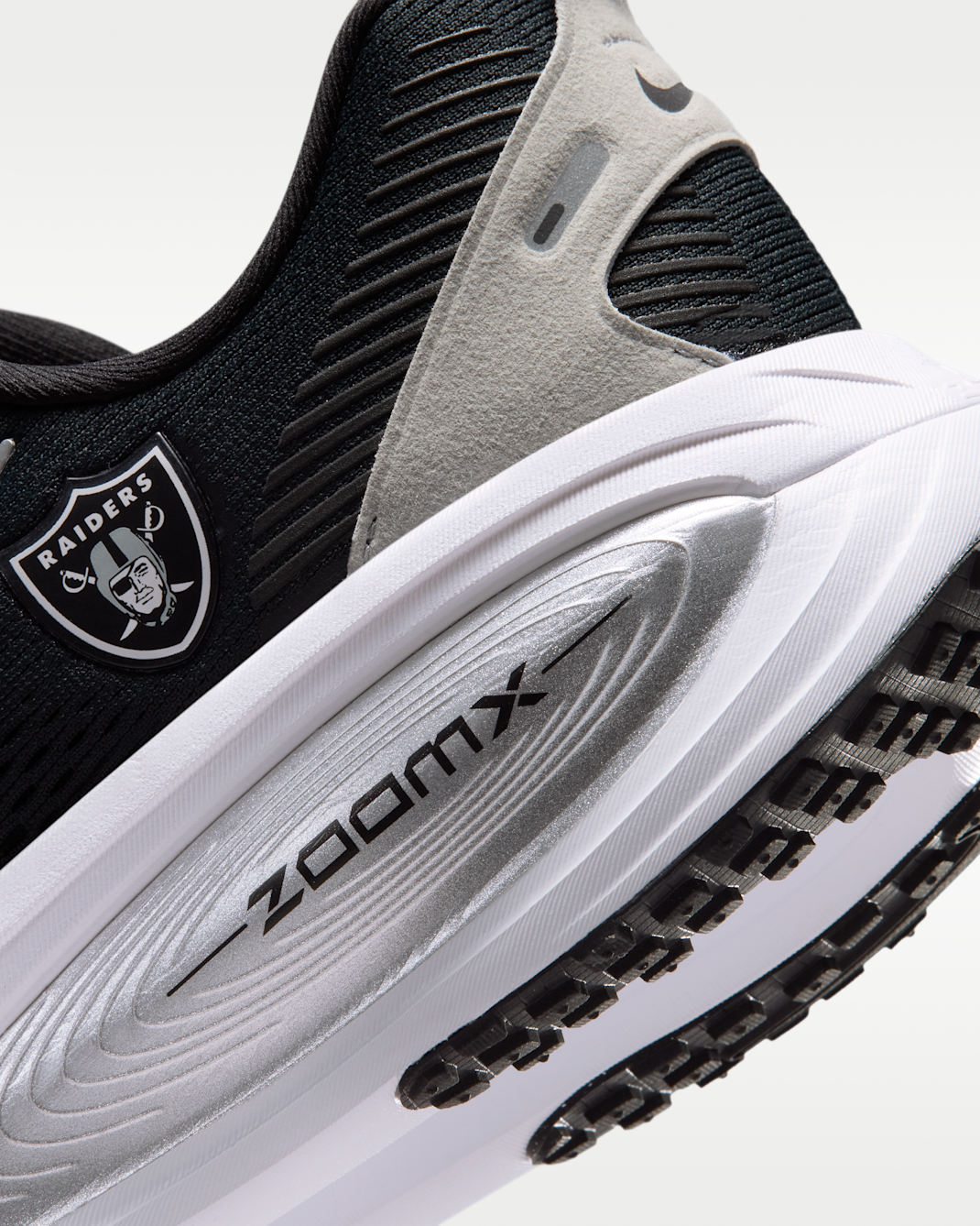 Nike Vomero 18 (Las Vegas Raiders) Men's NFL Road Running Shoes