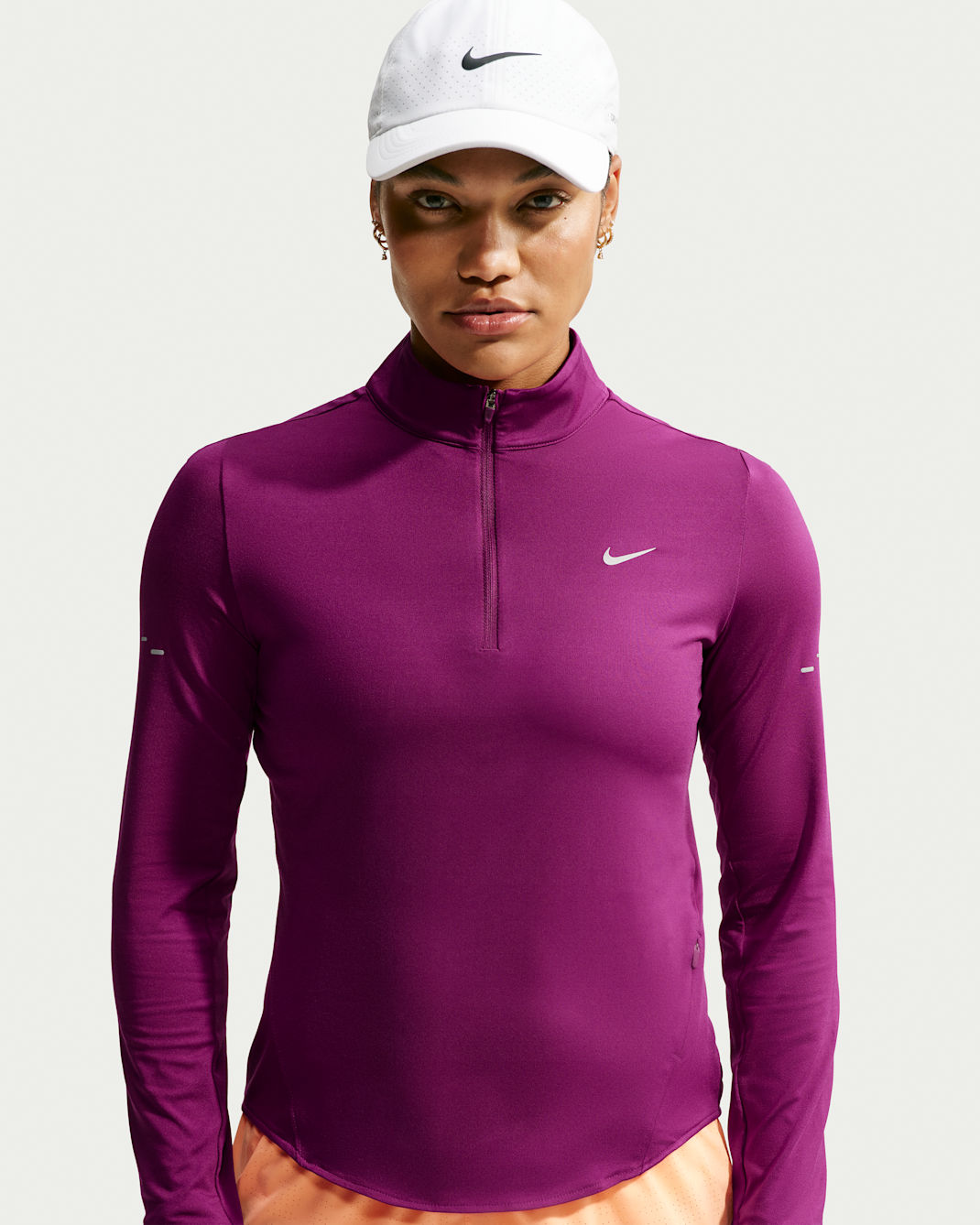 Playera de correr Dri-FIT UV de cierre de 1/4 para mujer Nike Swift - Baya genuino