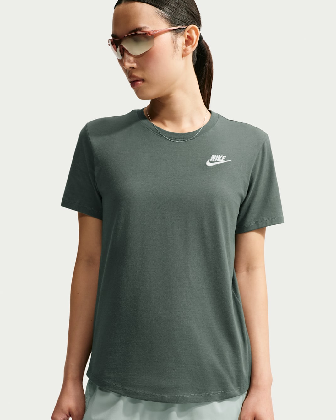Nike Sportswear Club Essentials Women's T-Shirt - Camo Green