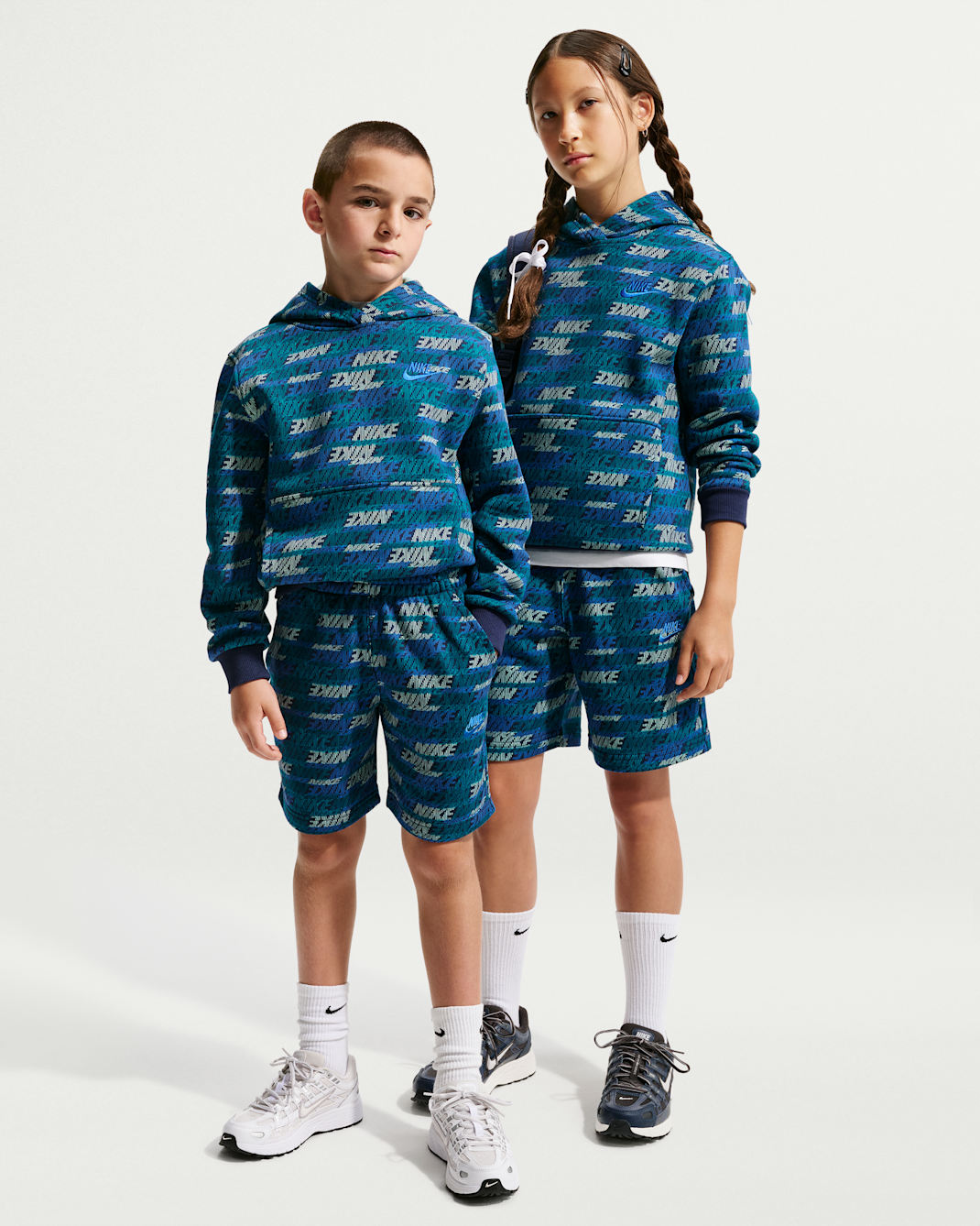 Shorts i sweatshirttyg Nike Sportswear Club Fleece för ungdom - Bright Spruce/Midnight Navy/Game Royal