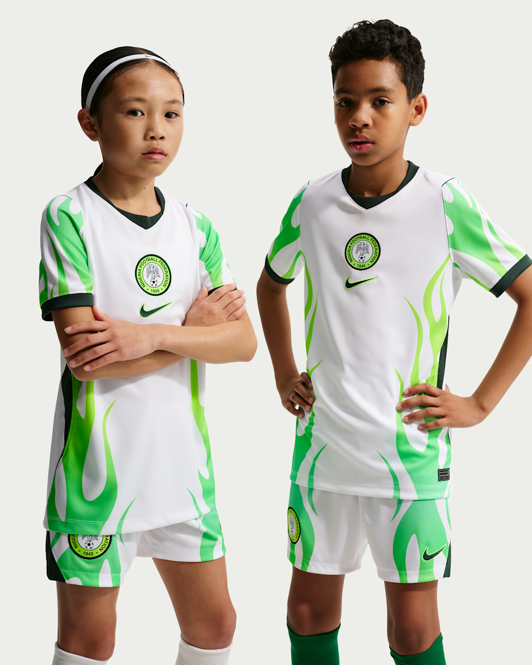 Jersey de fútbol Nike Dri-FIT Replica de Nigeria visitante 2026 Stadium para niños talla grande - Blanco/Verde resplandor/Negro