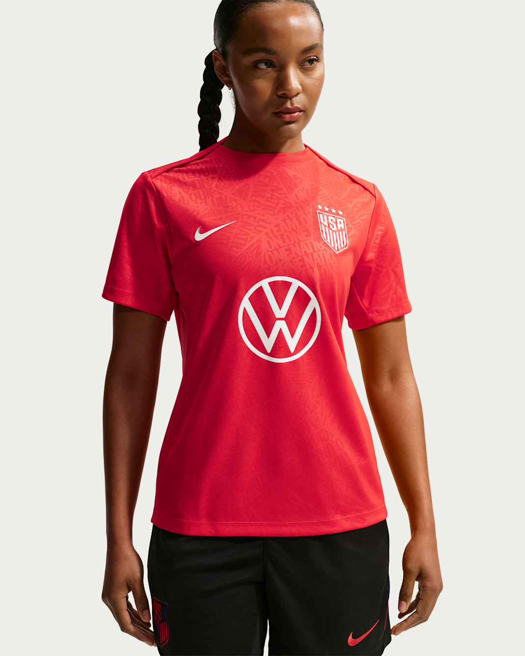 Playera de fútbol de manga corta Nike Dri-FIT para antes del partido para mujer USWNT Academy Pro - Rojo reto/Rojo reto/Blanco