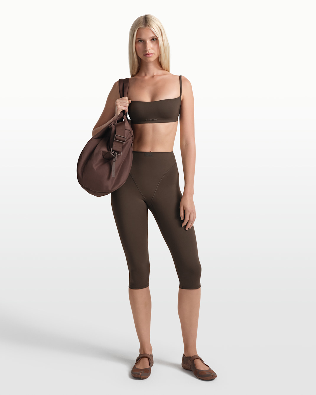 NikeSKIMS Matte Women's V-Panel 43m (approx.) Cropped Leggings - NSKM DARK SEPIA