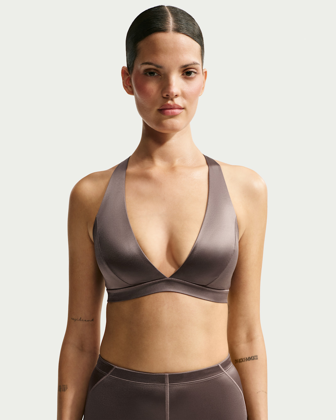 NikeSKIMS Satin Shine Sport-BH mit Nackenträger (Damen) - NSKM Resin