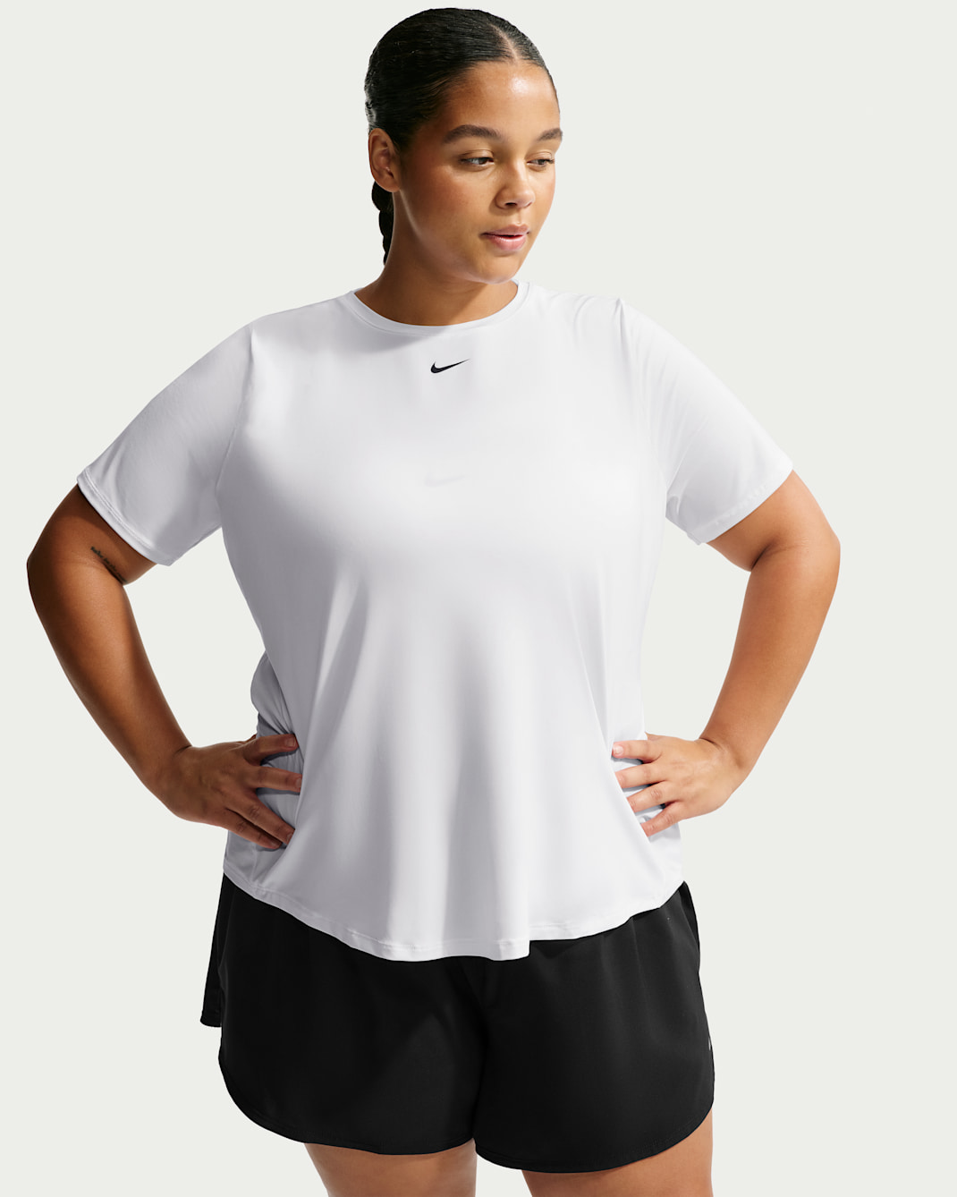 Playera de manga corta Dri-FIT para mujer (talla grande) Nike One Classic - Blanco/Negro