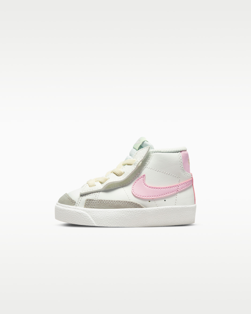 Tenis para bebé e infantil Nike Blazer Mid '77 - Blanco cumbre/Leche de coco/Pulpa dulce/Espuma rosa