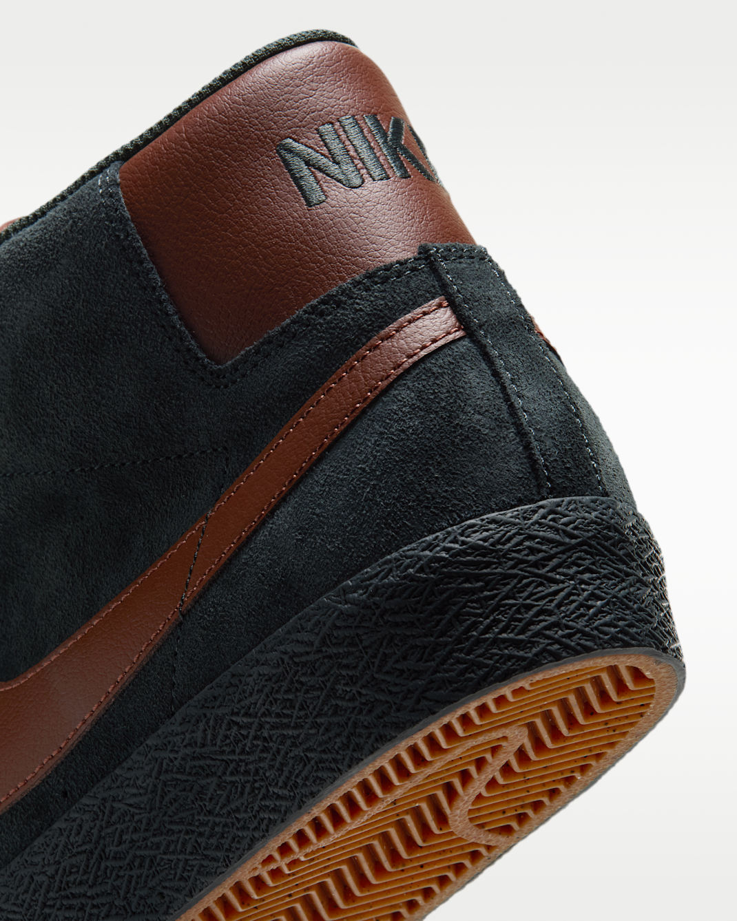 Nike SB Zoom Blazer Mid Skate Shoes