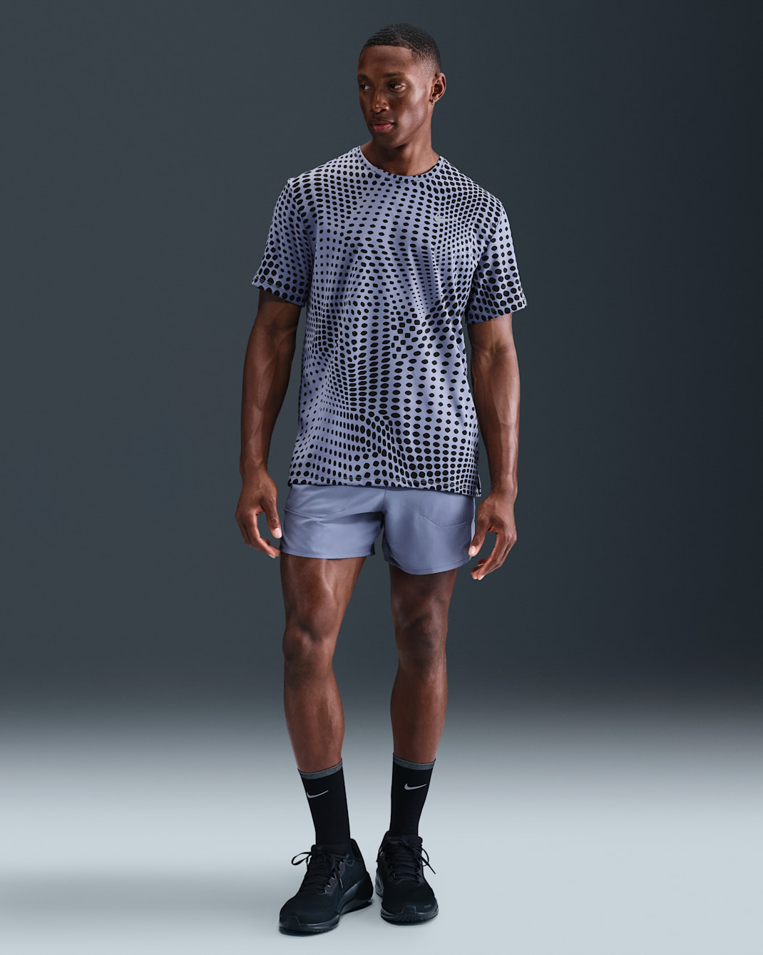 Shorts de correr Dri-FIT de 13 cm con forro de ropa interior para hombre Nike Stride - Índigo mundial/Negro