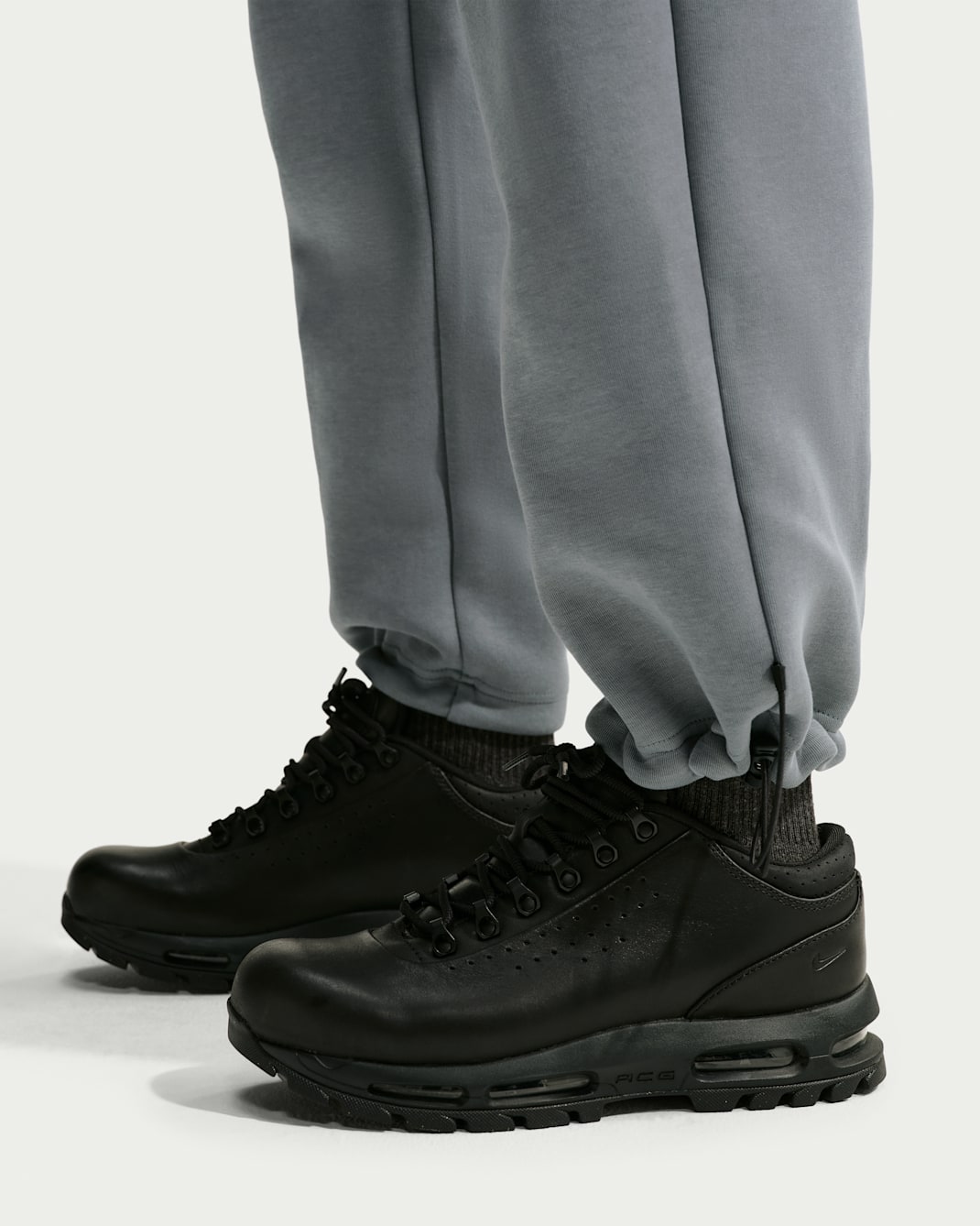 Nike Tech Men's Fleece Open-Hem Pants with Reflective Accents