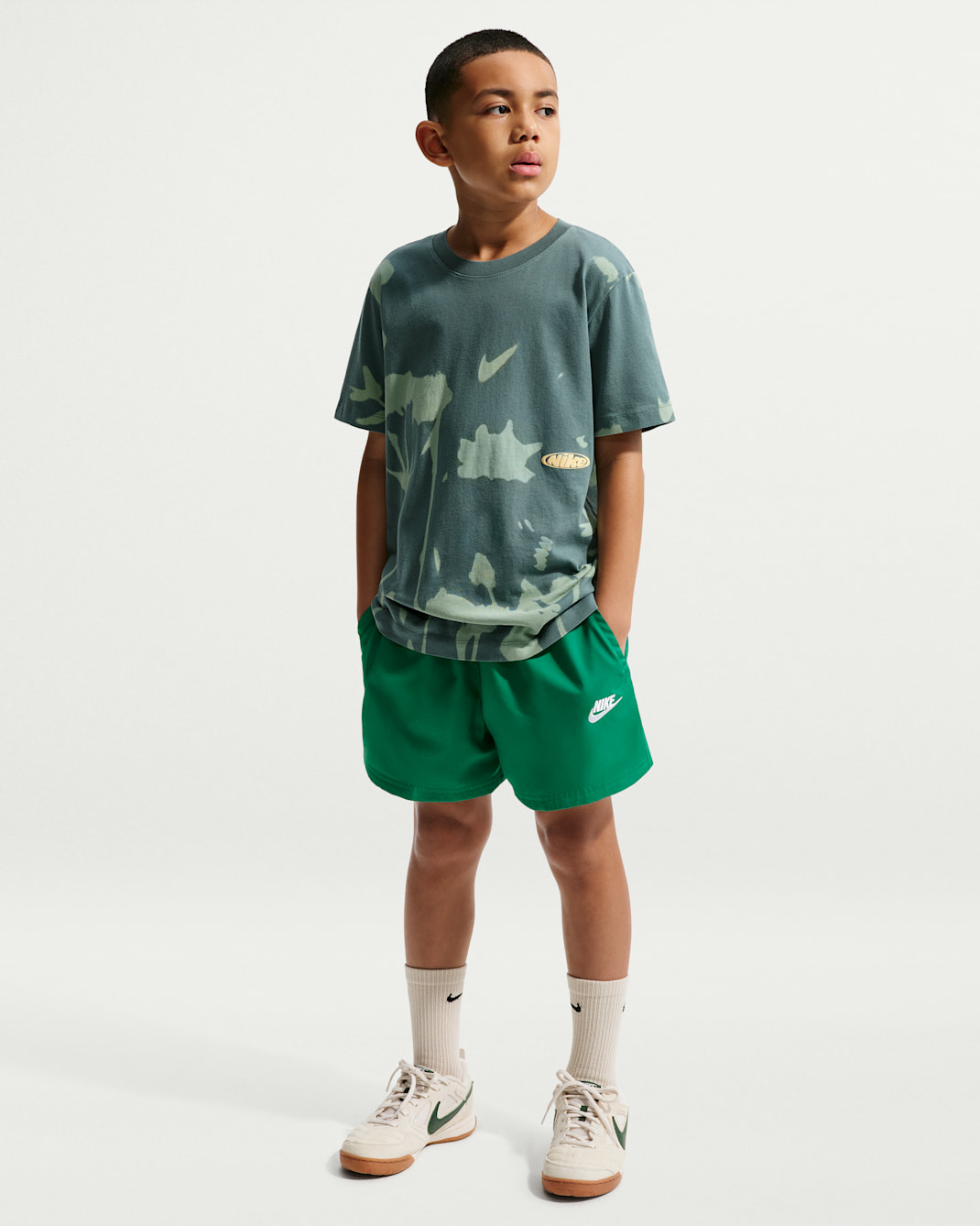 Nike Sportswear Club Big Kids' 4.5" Woven Shorts - Malachite/White