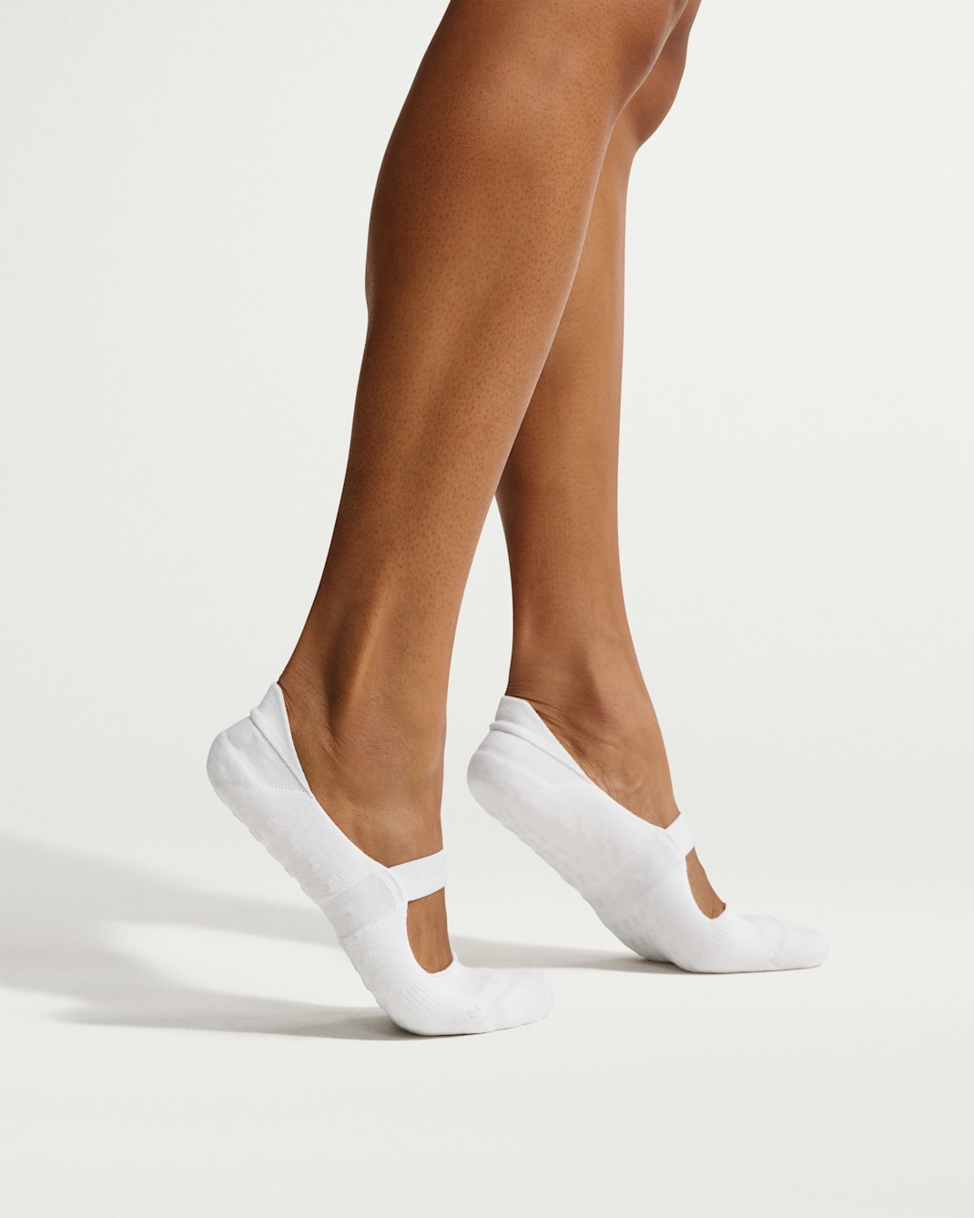 NikeSKIMS Women's Dri-FIT Pilates Grip No-Show Socks (1 Pair)