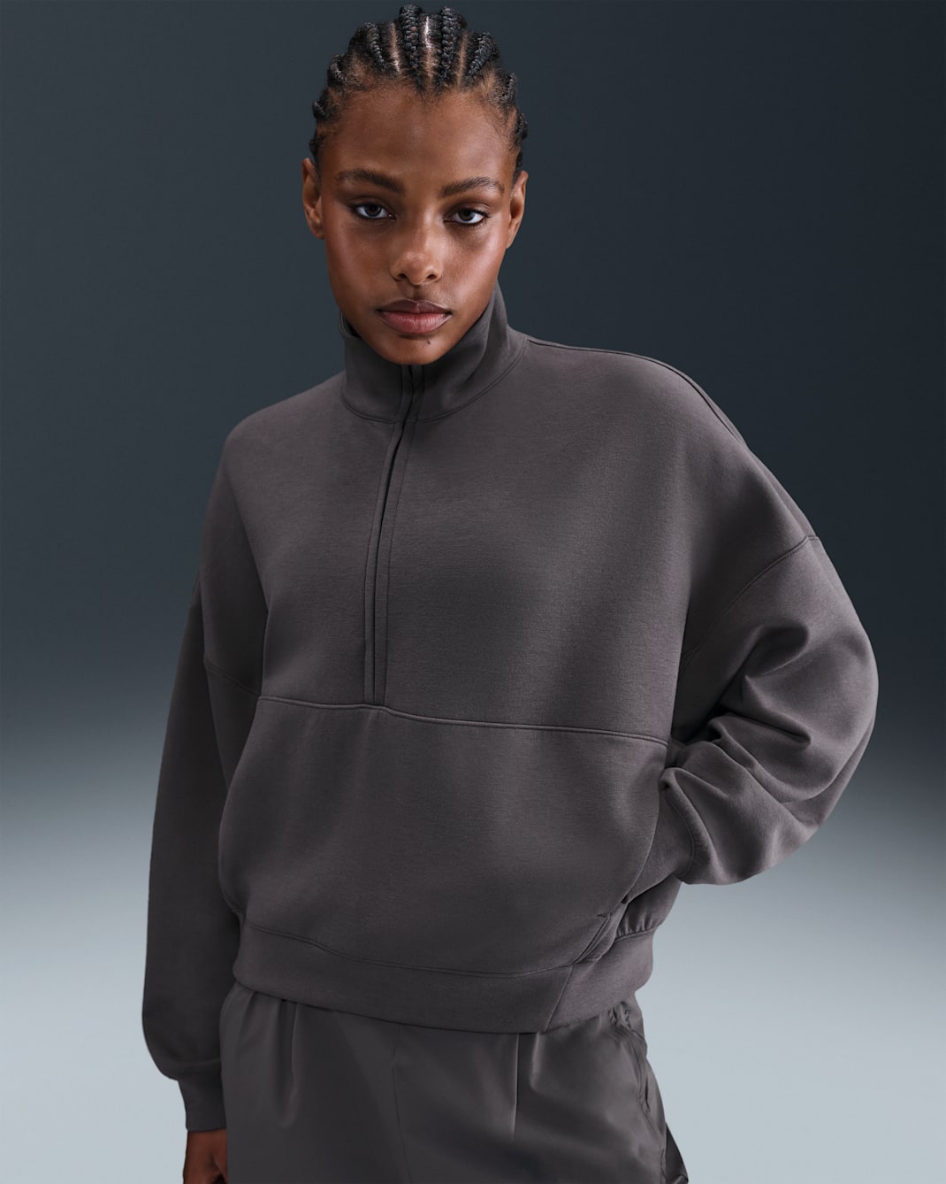 Nike 24.7 ImpossiblySoft Dri-FIT oversized damestop met halflange rits - Thunder Grey/Dark Shadow